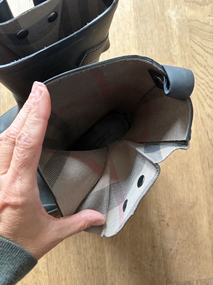 Burberry Damenschuhe: Burberry Gummistiefel  – Gebraucht aus Zuerich von yasminflower 2