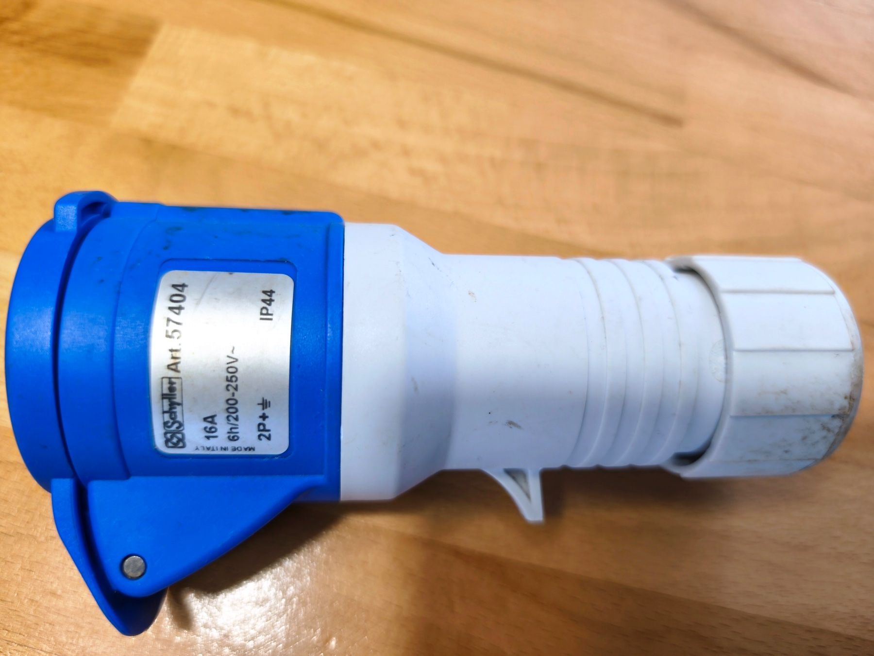 Alimentazione elettrica: Camping elektrischer CEE-Anschluss Commando / Connect-up – Usato da Biel/Bienne venduto da AnikaNah 2