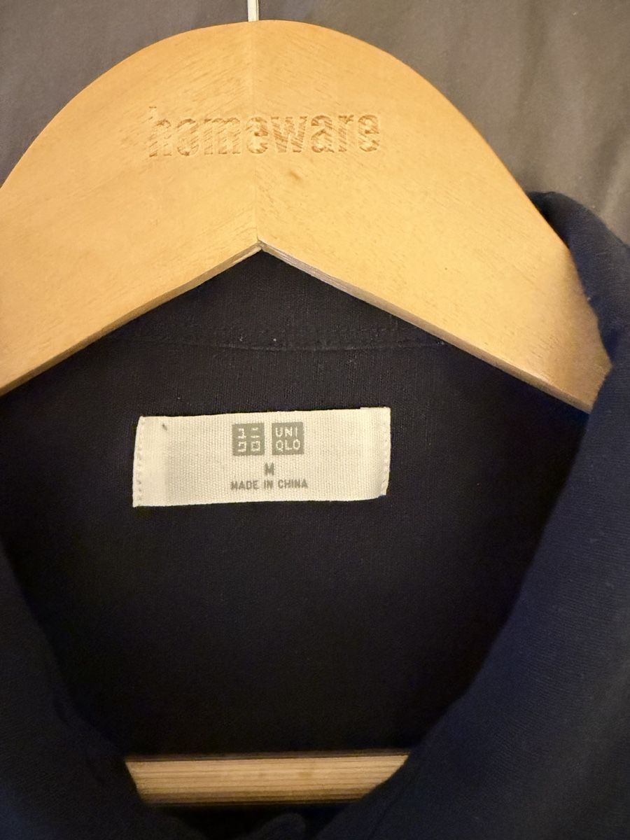 Chemises: Uniqlo Leinenhemd Kurzarm Navy Gr. M – D'occasion à Zürich par jak_89nh 2
