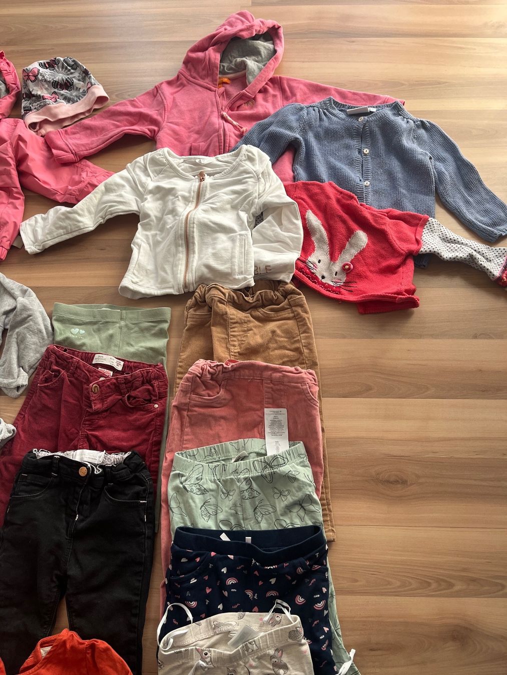 Lotti & Set di vestiti: Mädchen Kleiderpaket 80(29Teile) – Usato da Pfungen venduto da nad_vt7k 4