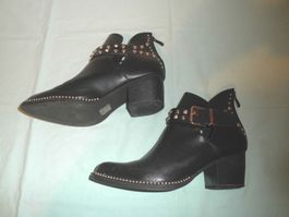 Originelle, poppige Damen-Stiefletten. Damenschuhe,