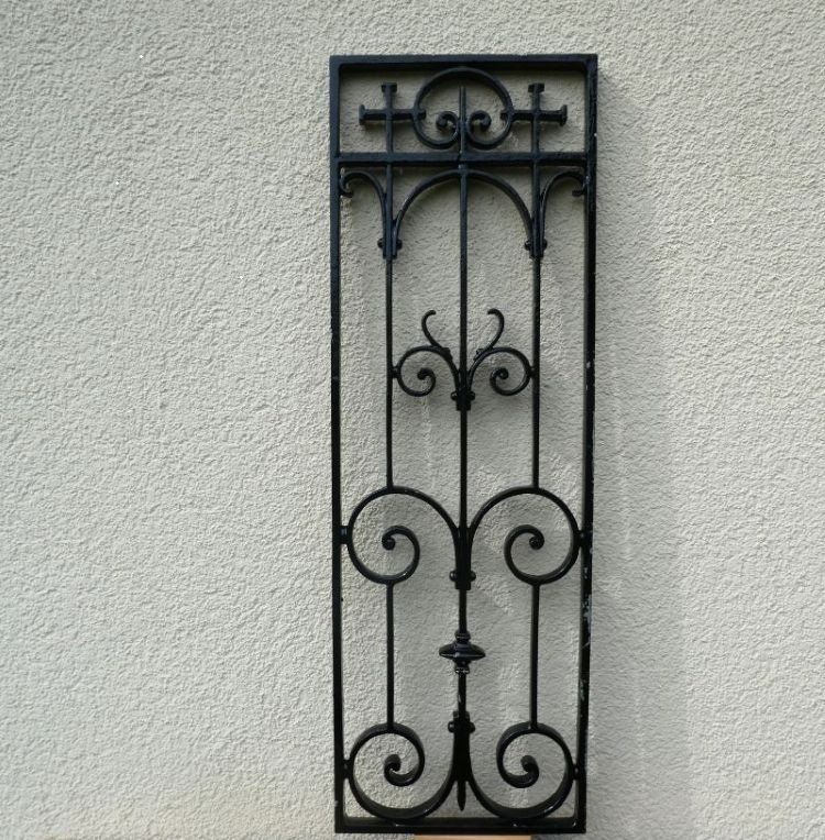 Griglie e Inferriate: Fenstergitter aus Gusseisen – Usato da Magden venduto da Renner22