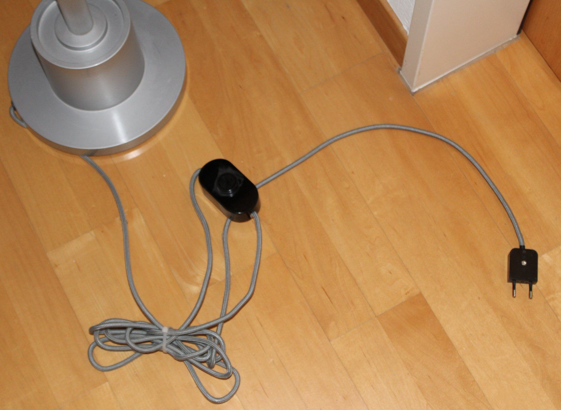 Lampade: Designer Stehlampe (MZ) – Usato da Schaan venduto da antikes_und_kurioses 1