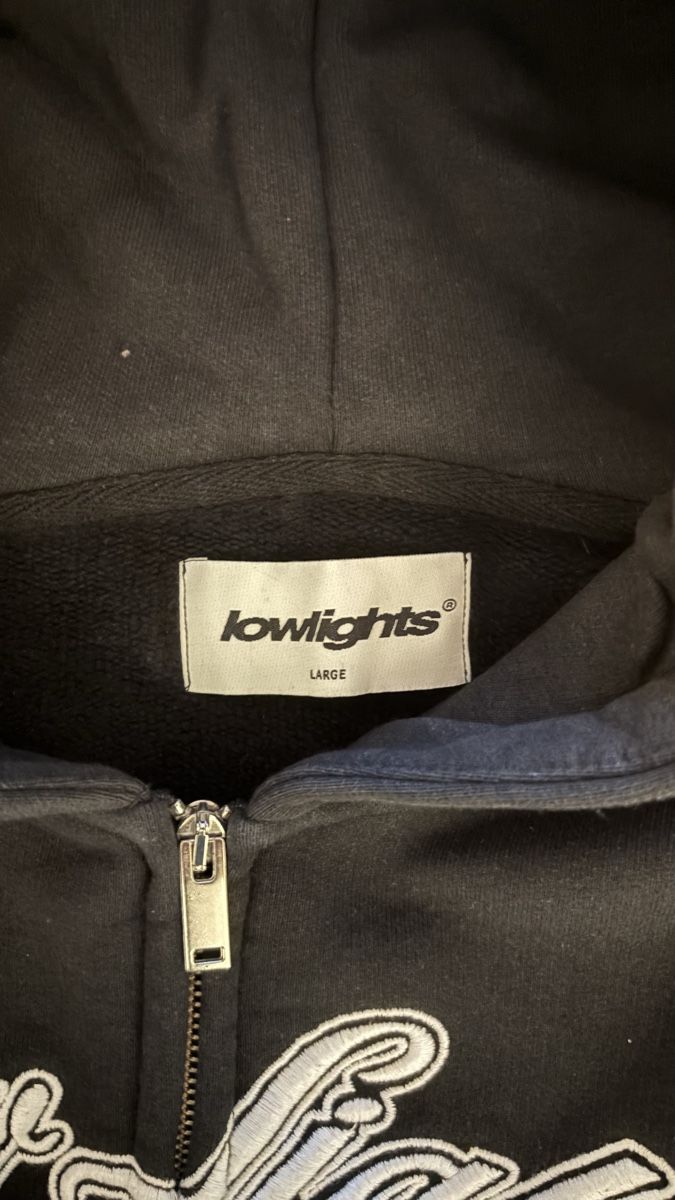 Maglioni & Felpe: Low Lights Studios Hoodie Schwarz Grösse M – Usato da Bülach venduto da lau_58bf 2