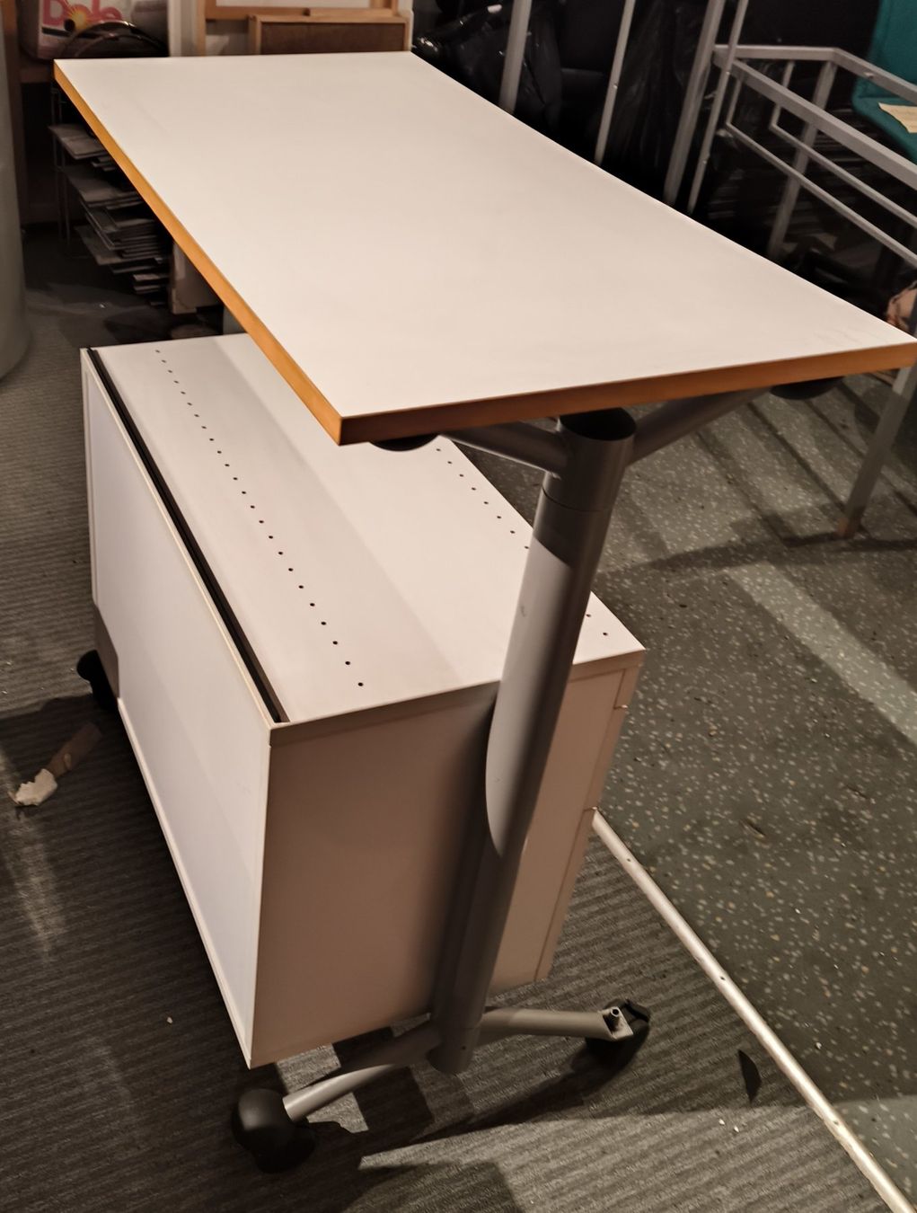 Banconi: Büro Rollcontainer mit  Tischablage Züco – Usato da Rorschacherberg venduto da snOOpydOg11 6