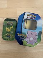 2 boîtes Pokémon métal et jetons et figurines