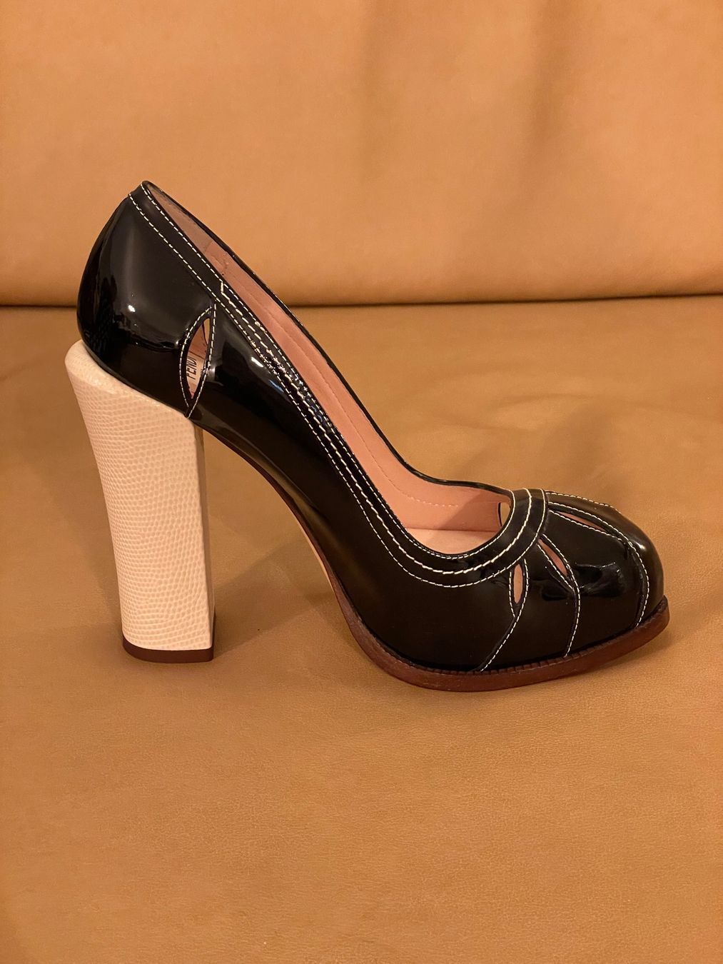 Fendi Scarpe da donna: FENDI Patent Leather platform Pumps – Nuovo e nell'imballaggio originale da Corcelles NE venduto da gingerbrain 1