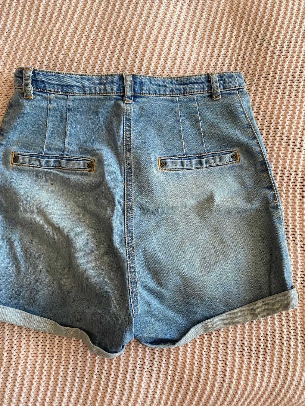 H&M Hosen: Short en jeans – Gebraucht aus Montreux von iza_peche8 2