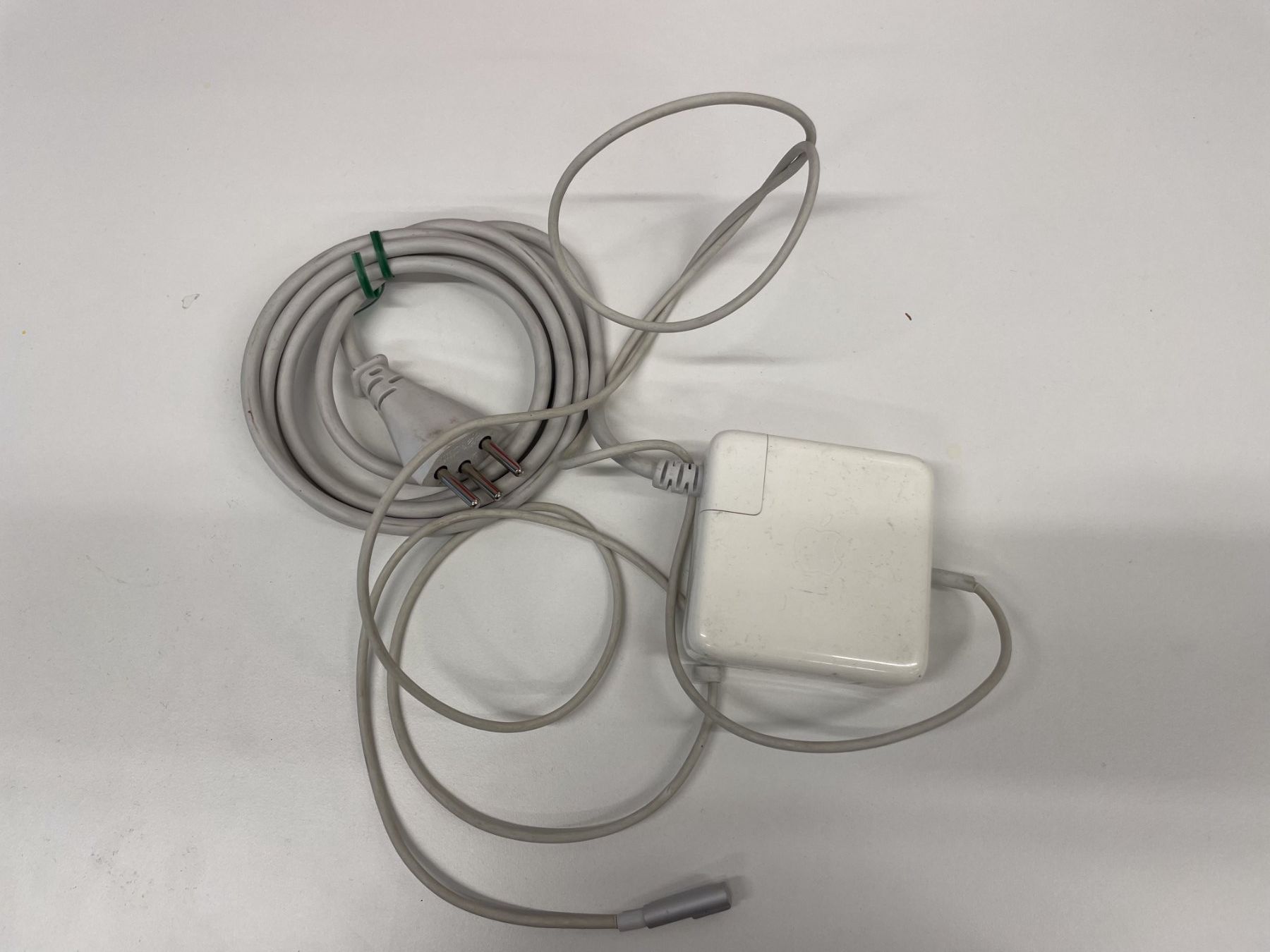 Apple Ladegerät: Apple MagSafe 1 Netzteil (erste Generation) – Gebraucht aus Winterthur von bunterspecht