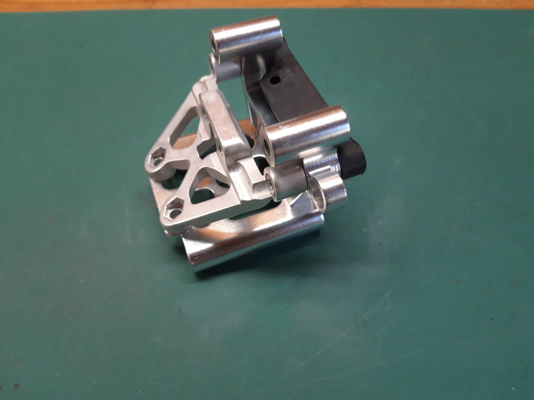 HPI Modellismo RC: HPI BAJA ALU QUERLENKERHALTER VORNE – Usato da Meiringen venduto da Babsi10 1