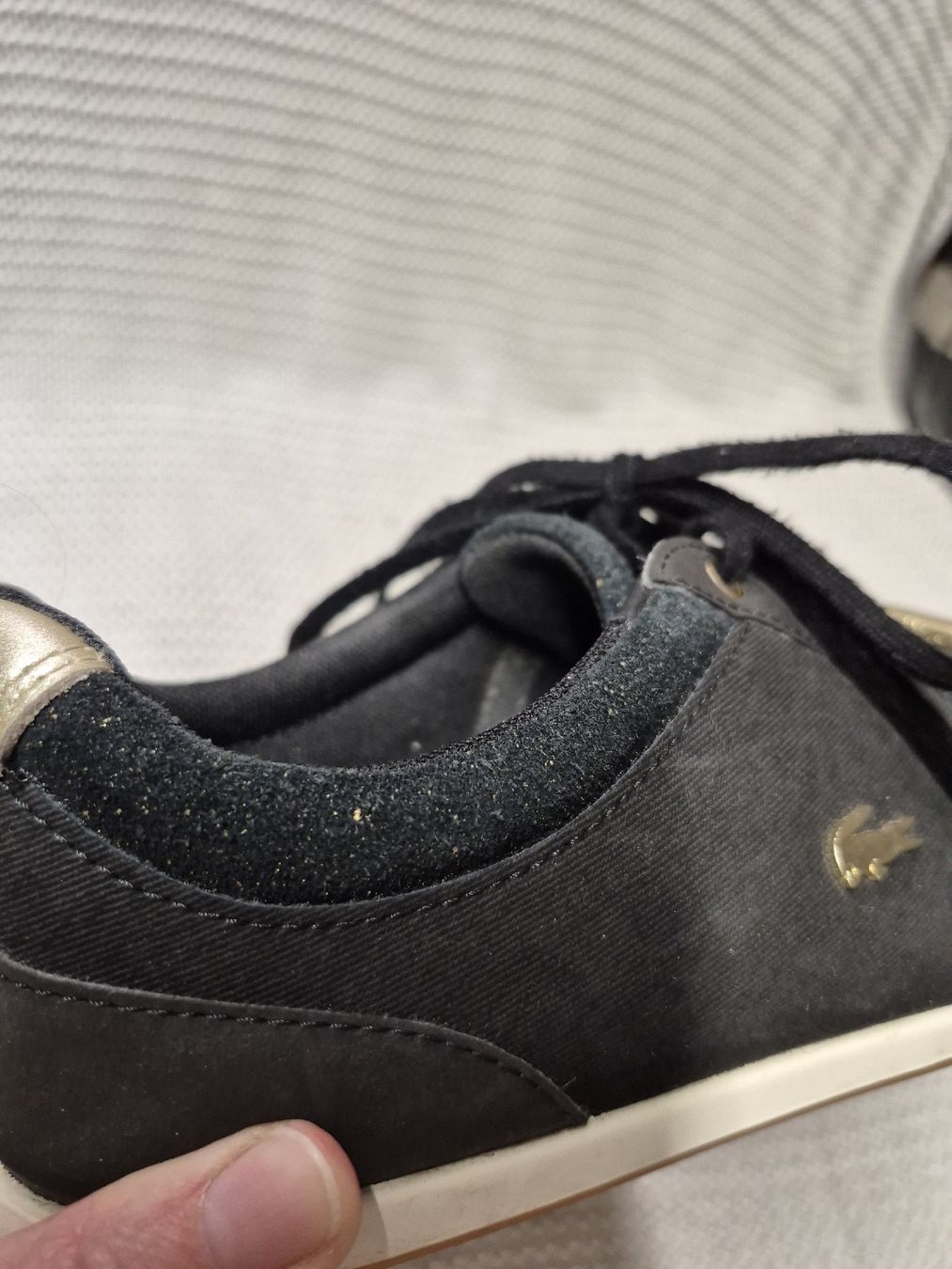 Lacoste Scarpe da donna: Lacoste Sneaker Gr.39, schwarz gold – Usato da Merligen venduto da muss_haben 7