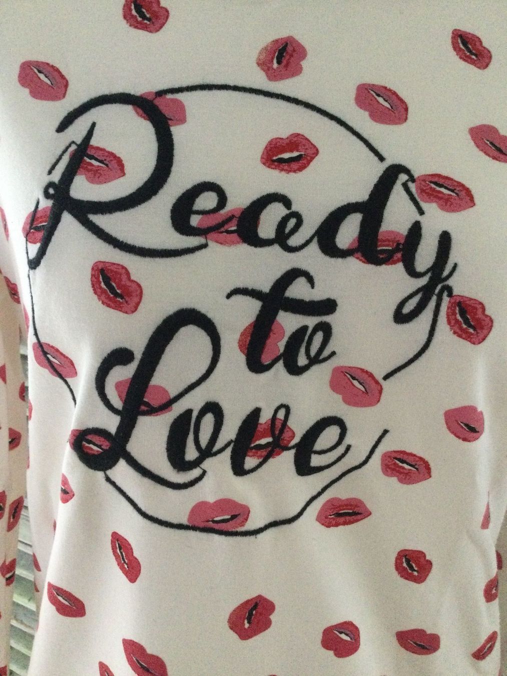 Pulls & Sweat-shirts: Pull blanc motifs bouche & broderies, taille M – Neuf (Voir description) à Agiez par chouchanelle 1