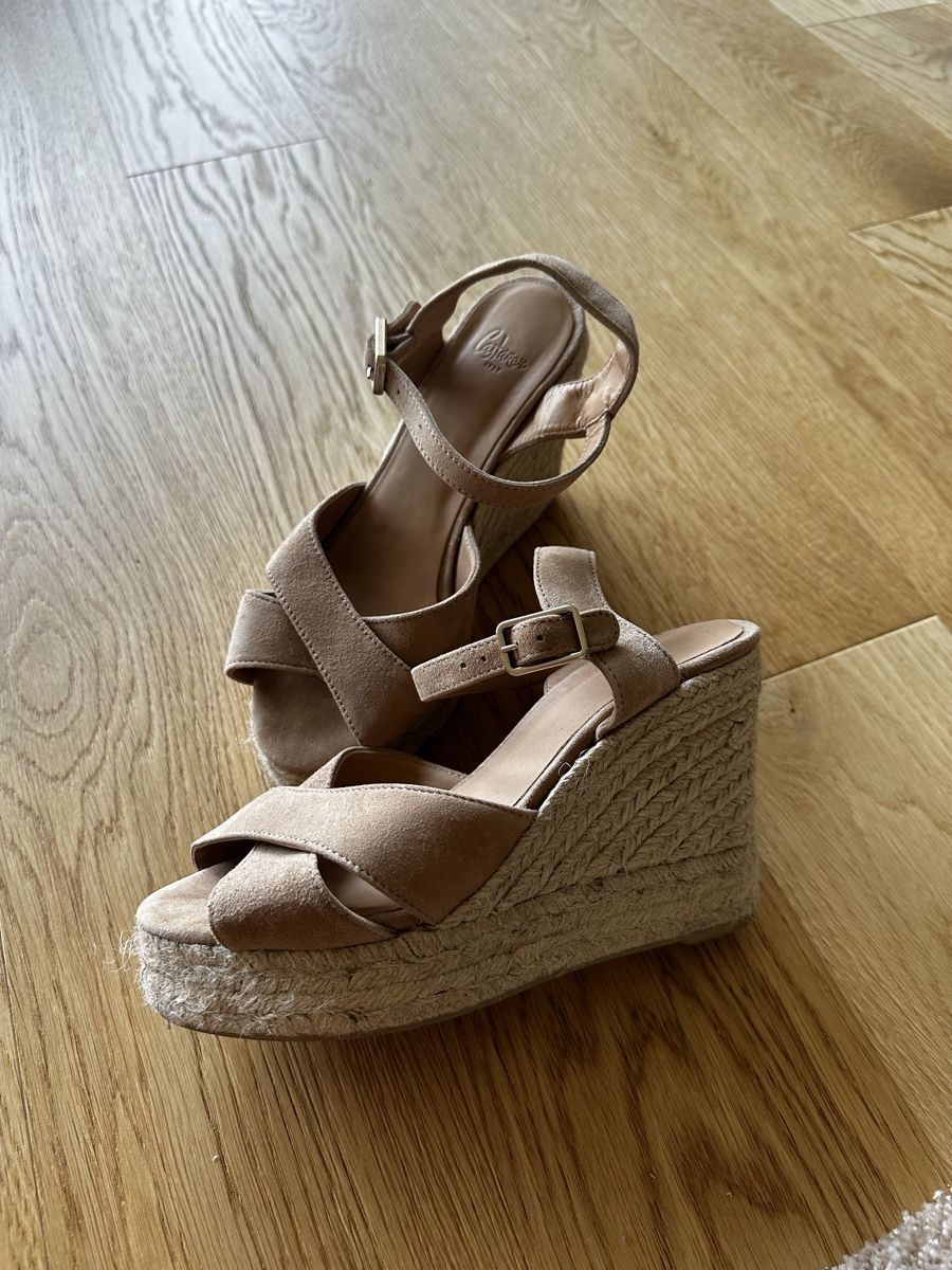 Scarpe da donna: Compensées beige 37 – Nuovo (secondo la descrizione) da La Croix (Lutry) venduto da secondhandZara