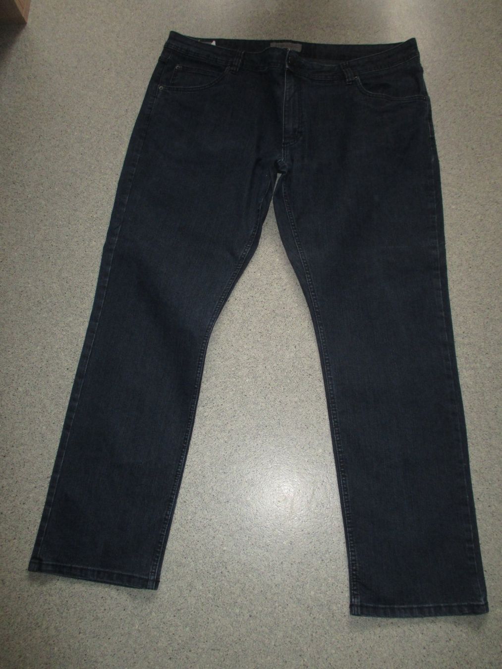 Jeans: LEICHTE HERREN STRETCH JEANS  KURZGRÖSSE 29 – Usato da Winterthur venduto da katzen07