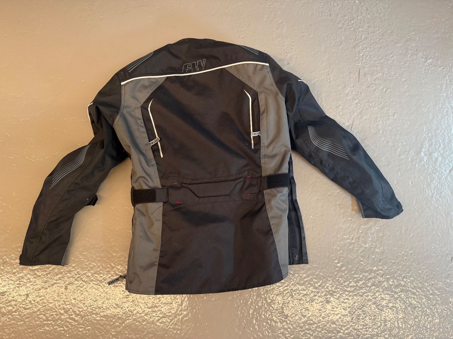 Jacken: Motorradjacke Gr. 48 praktisch neu – Gebraucht aus Männedorf von Patisa 2