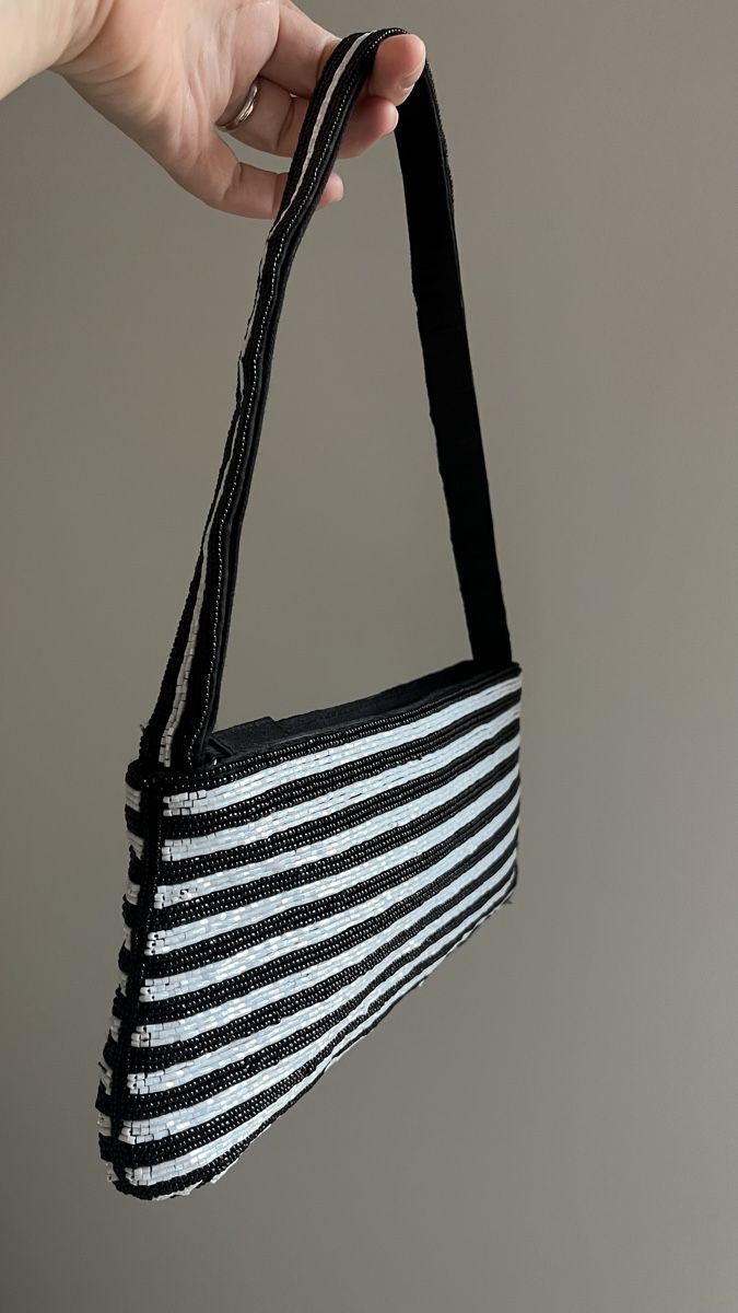 Borse da donna: VINTAGE WHITE BLACK BEADED SHOULDER BAG BY SCHEILAN – Usato da Lugano venduto da yul_fhg2 3