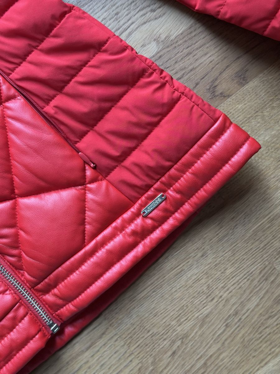 Guess Giacche: Guess Jacke - rot – Nuovo (secondo la descrizione) da Basel venduto da FatmaCan52 2