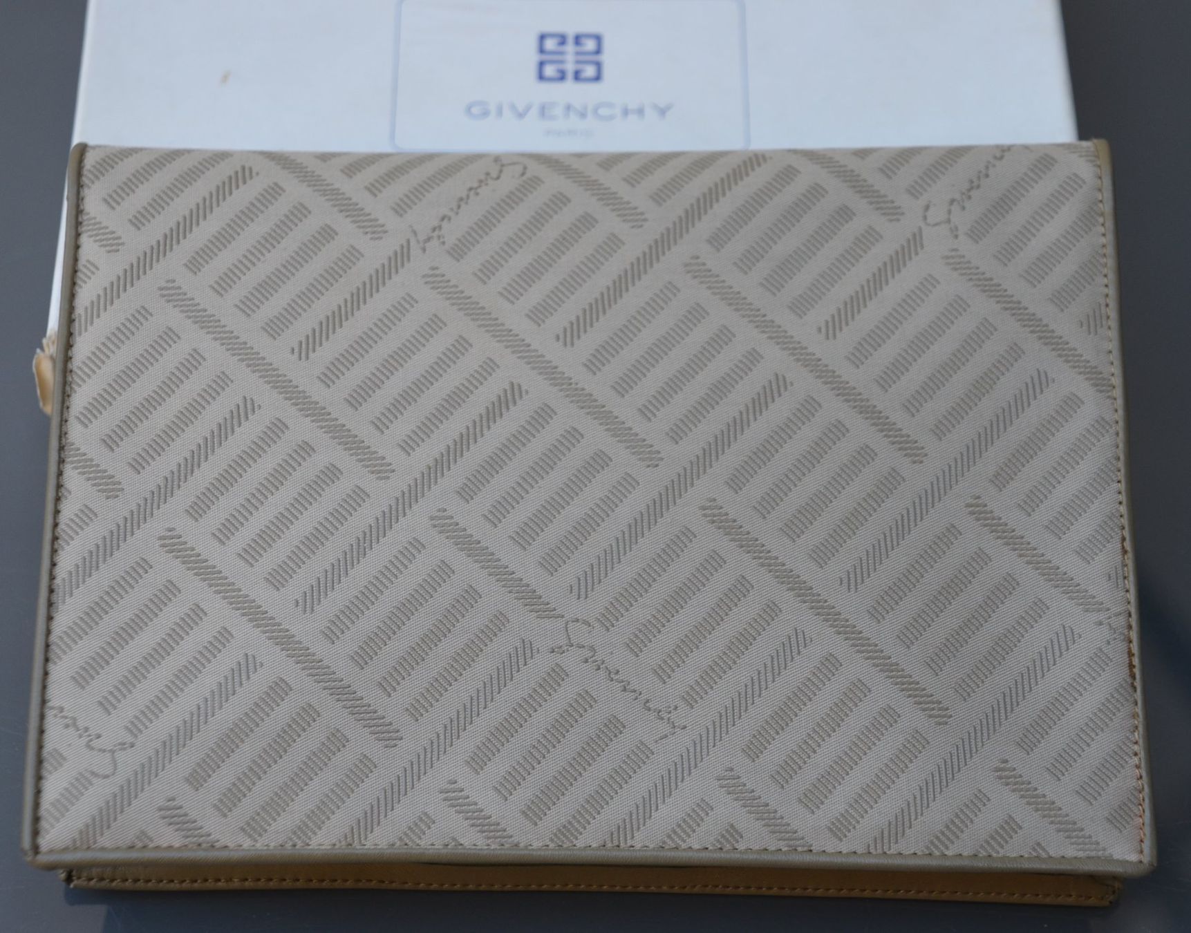 Givenchy Borse da donna: Givenchy pochette / Tasche – Usato da Collonges venduto da arashee 5