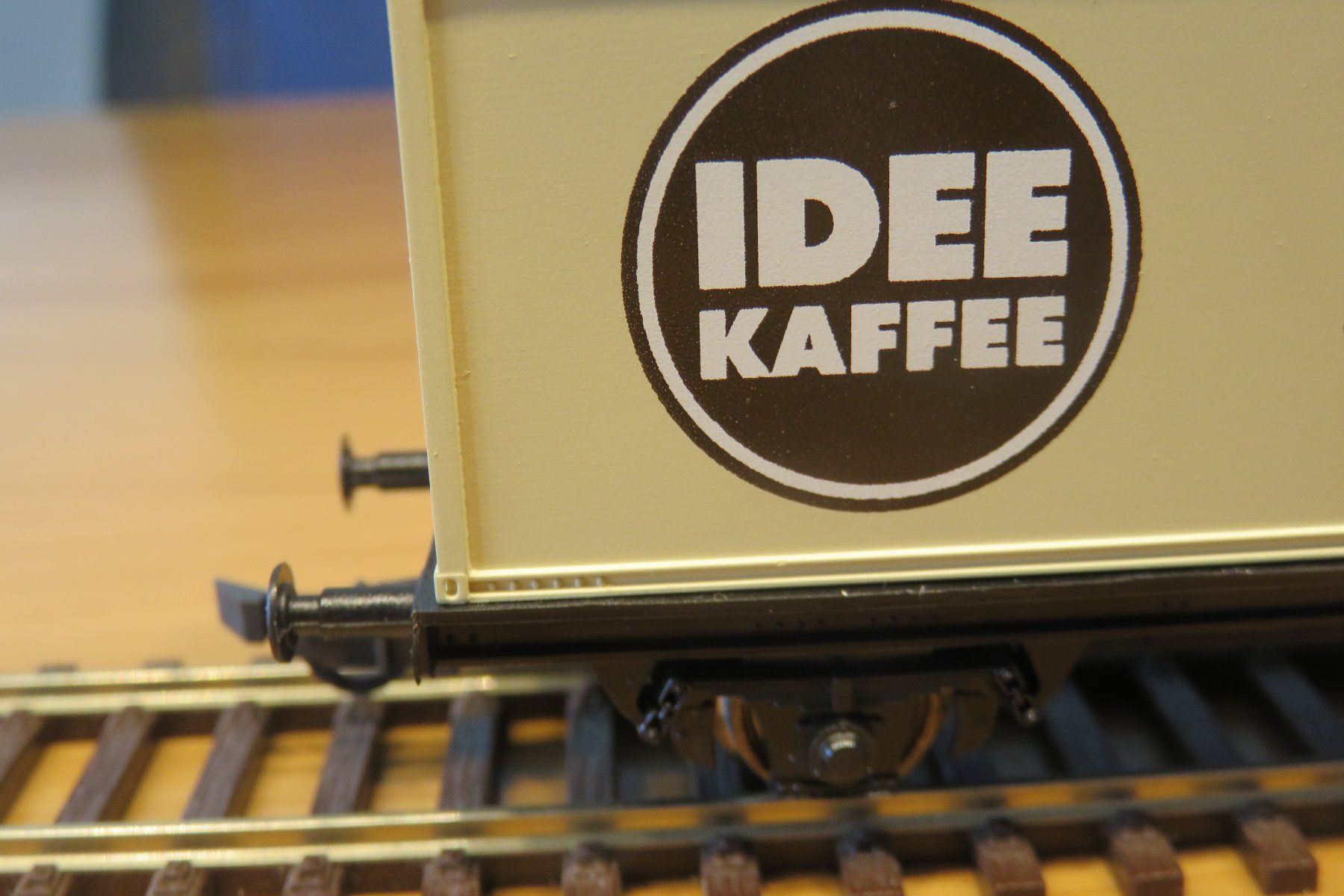 Roco Modellini di ferrovie: Roco Containerwagen «IDEE KAFFEE» – Nuovo (secondo la descrizione) da Wohlen b. Bern venduto da Bajassli 3