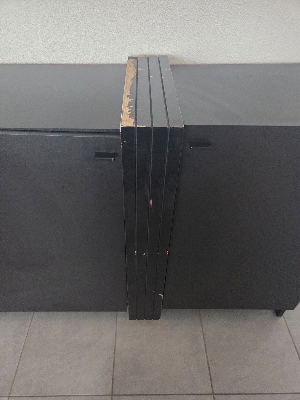 Conforama Cassettiere: Sideboard / Kommode Schwarz 190 cm mit Metallfüssen – Usato da Wetzikon ZH venduto da _muyra 1