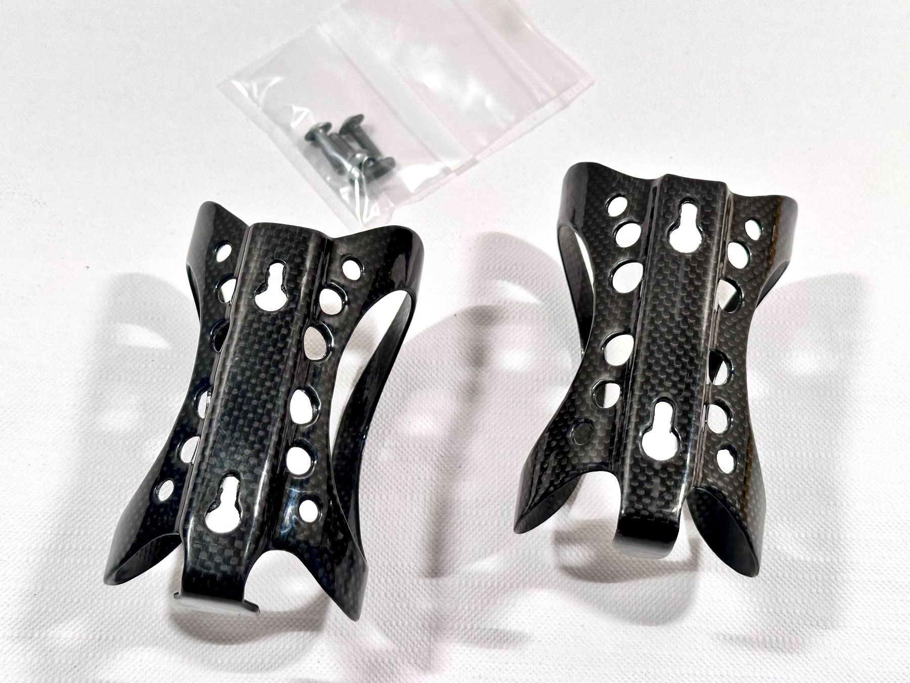 Pezzi di ricambio: Unknown carbon Bottle Cage Flaschenhalter Set - 2 Stück – Usato da Luzern venduto da bikeandbeltcom 1