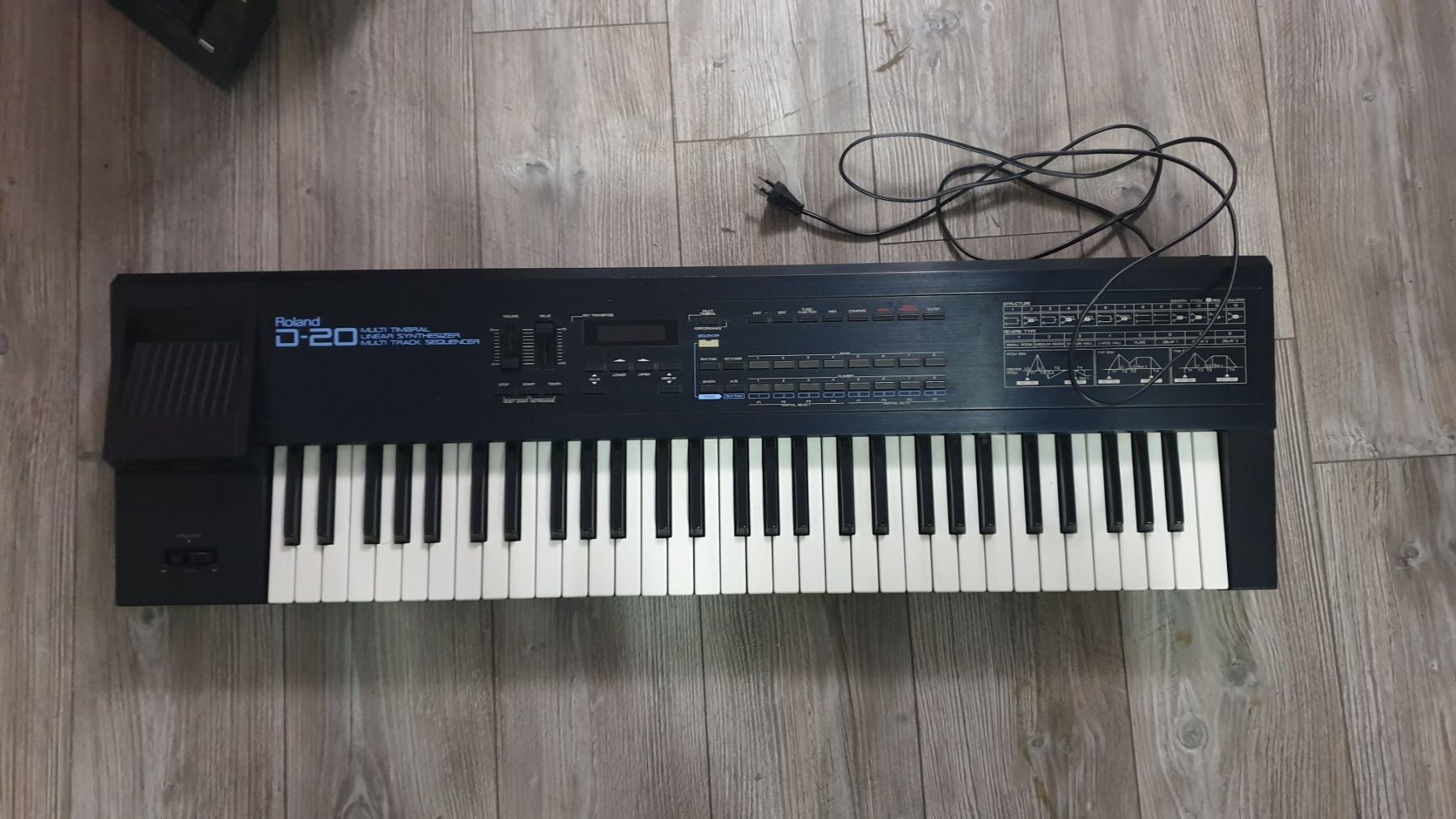 Roland Musikinstrumente: D-20 Roland Synthesizer – Gebraucht aus Düdingen von 7471
