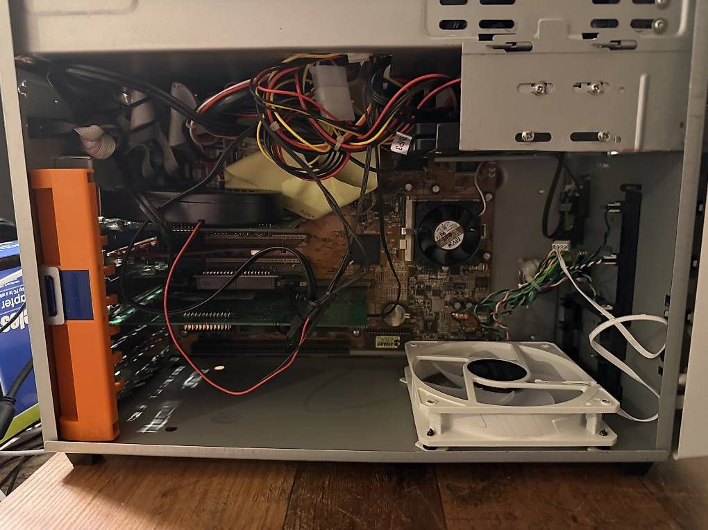 PCs: Highscreen Basic BB 200 Vintage PC – D'occasion à Seedorf UR par Speedtrans74 2