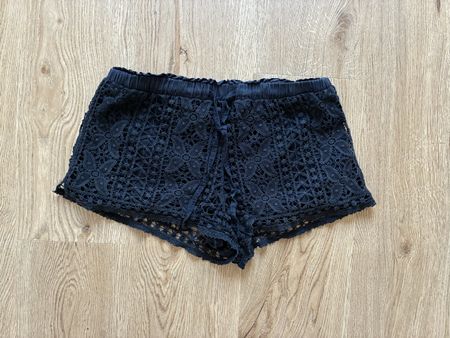 Kurze Hose aus Spitze von Topshop, Grösse 36