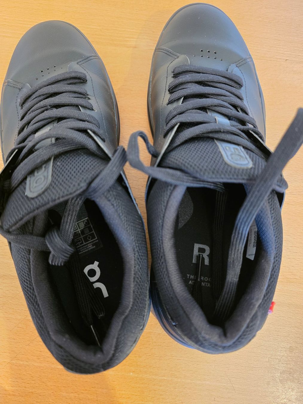 On Scarpe da uomo: On THE ROGER Advantage - all black - Gr. 43 – Nuovo (secondo la descrizione) da Ellikon a d Thur venduto da razzorblog 2