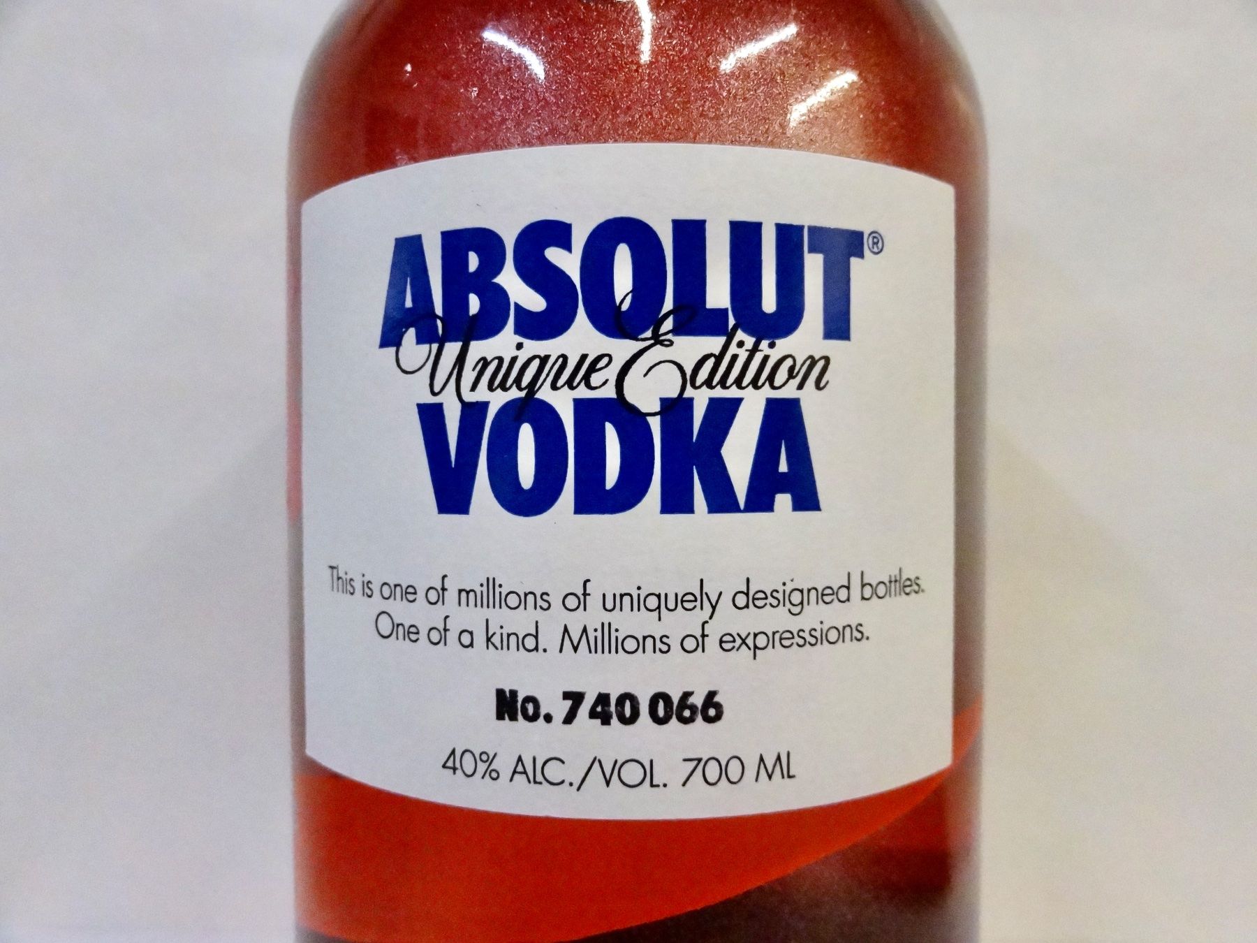 Absolut Vodka Bevande alcoliche: 1 x ABSOLUT VODKA ABSOLUT UNIQUE Edition 2012 – Nuovo e nell'imballaggio originale da Kerzers venduto da zimmergruen 1