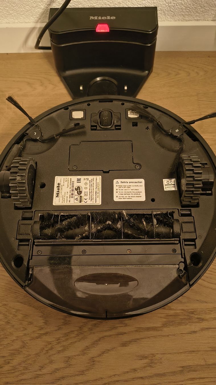 Miele Aspirapolveri & Accessori: Miele Scout RX1 Saugroboter – Usato da Sargans venduto da Cukara 1