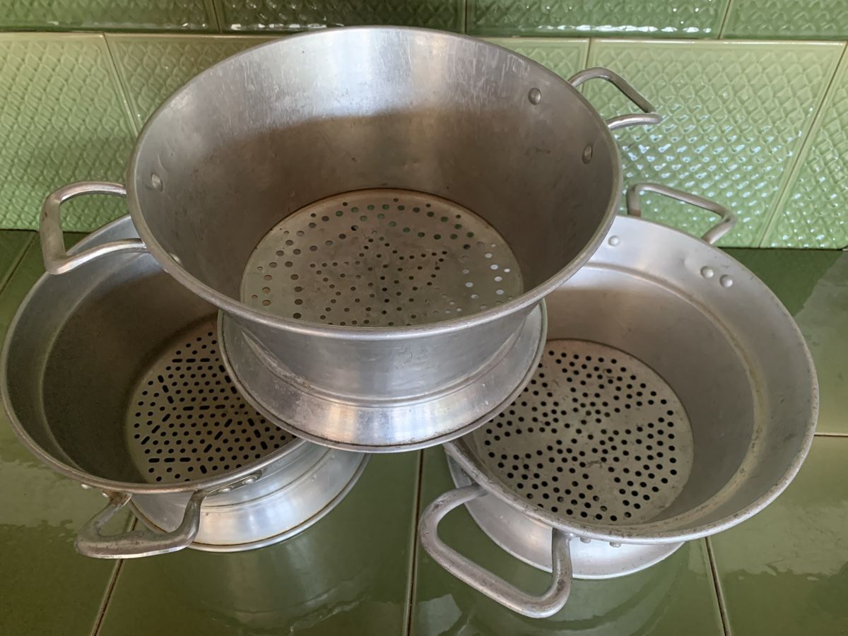 Cucine complete: Vintage Aluminium Sieb, 3 Stk. – Usato da Egg b. Zürich venduto da ohtannenbaum