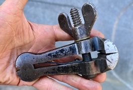 Antiker FEILKOLBEN Schraubzwinge Länge 13cm messing ring