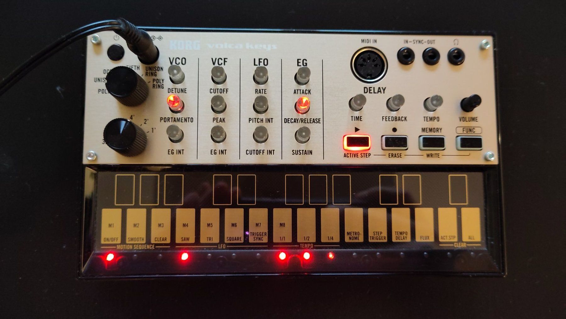 Strumenti musicali: Korg Volca Keys Synthesizer inkl. Deksaver und Netzadapter – Usato da Bern venduto da Yannis042 1