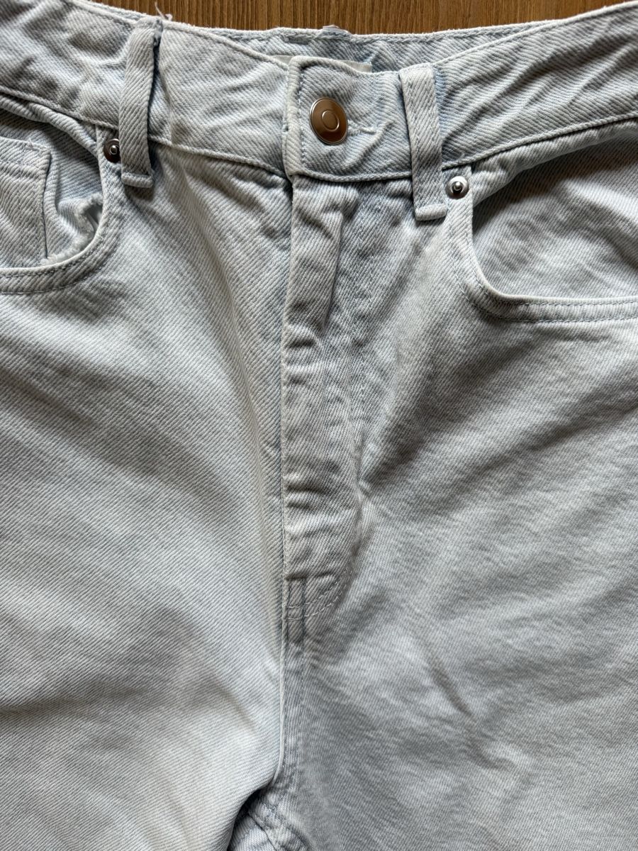 H&M Jeans: H&M Jeans hellblau straight leg 36 – Usato da Davos Dorf venduto da tati015 1