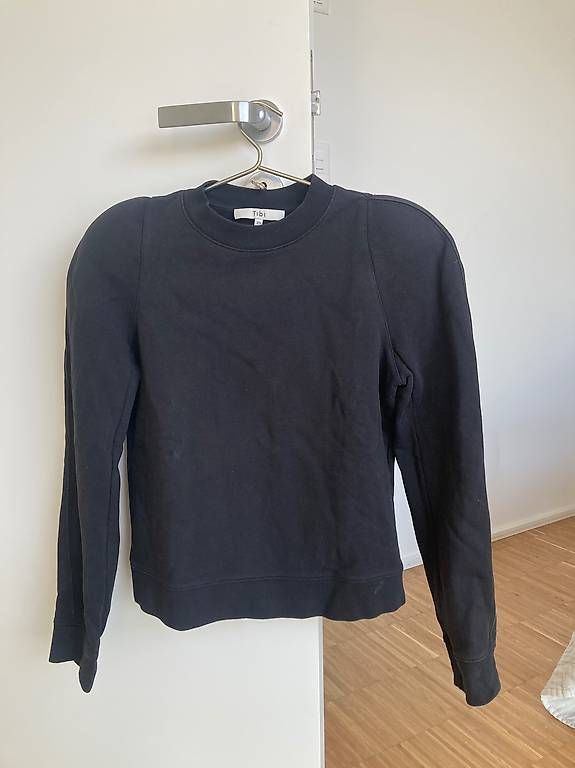 Pullover & Sweatshirts: Pullover mit Schulterpolster von tibi – Gebraucht aus Zürich von rundeshaus1