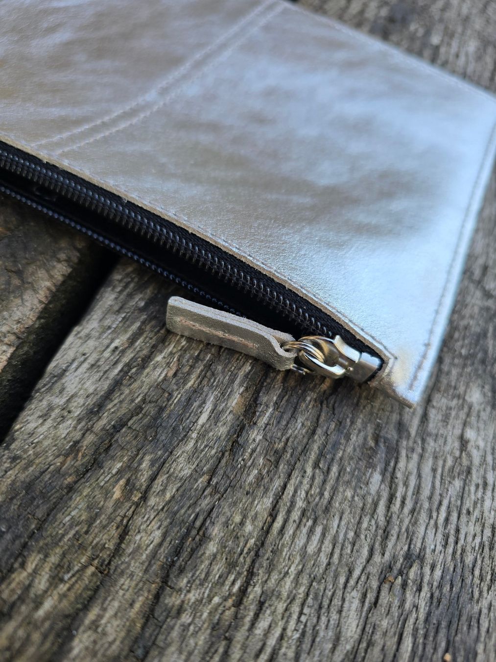 Altro in  Abbigliamento & Accessori: Accessoires: Etui Leder silber glänzend-MACHARTEN – Nuovo (secondo la descrizione) da Romanshorn venduto da Rachacha 4
