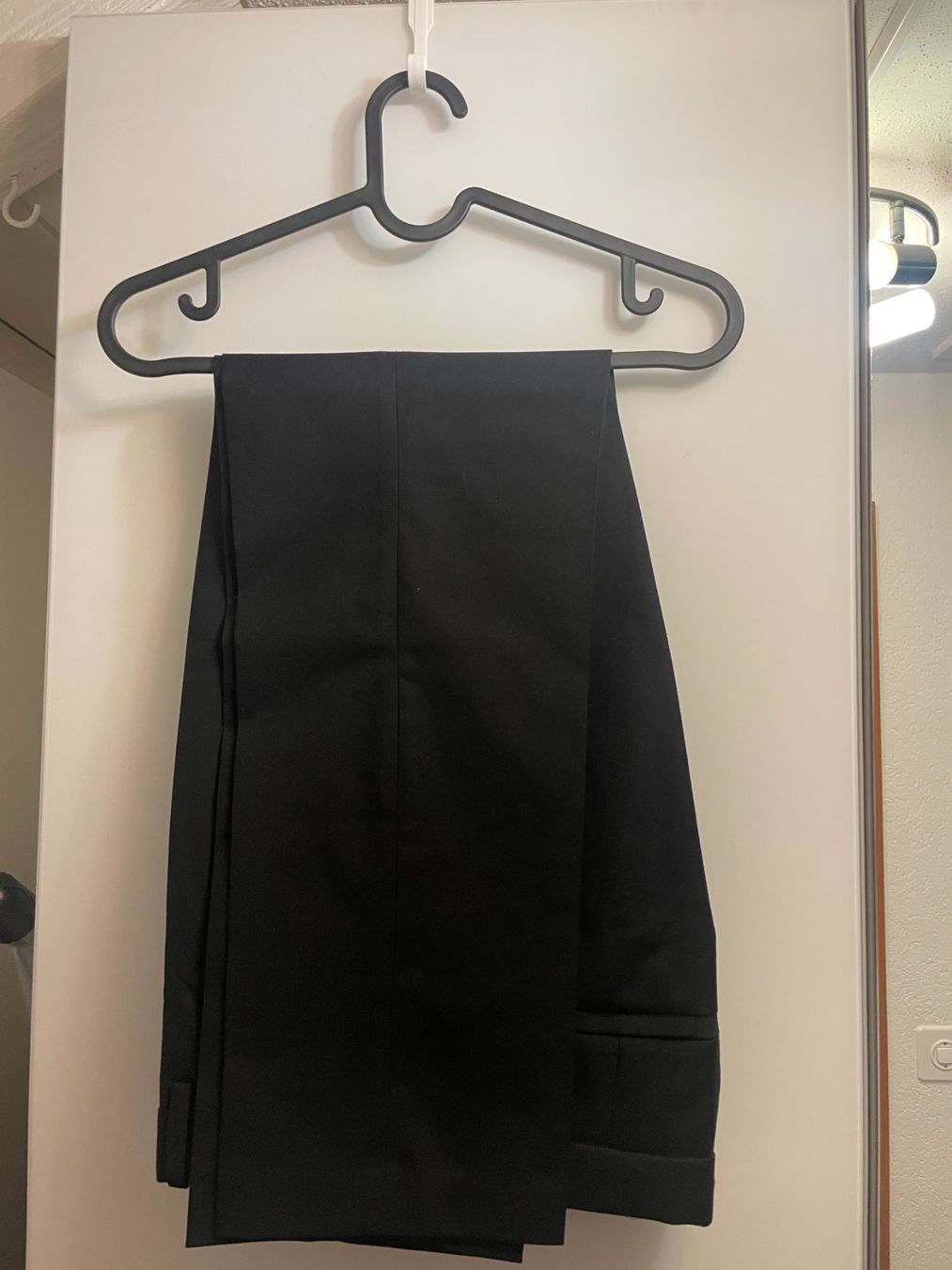 H&M Completi: Anzug schwarz mit Hemd H&M Grösse 164 – Usato da Zürich venduto da Julia2317 3