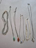 lot de colliers argentés
