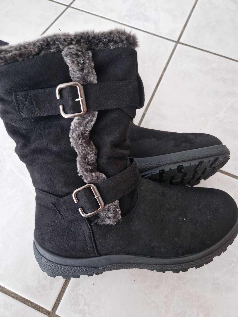 Scarpe da donna: Winterstiefel Grösse 41 – Usato da Aarburg venduto da augenschmaus8 1