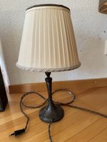 Antike Lampe mit relativ schwerem Ständer