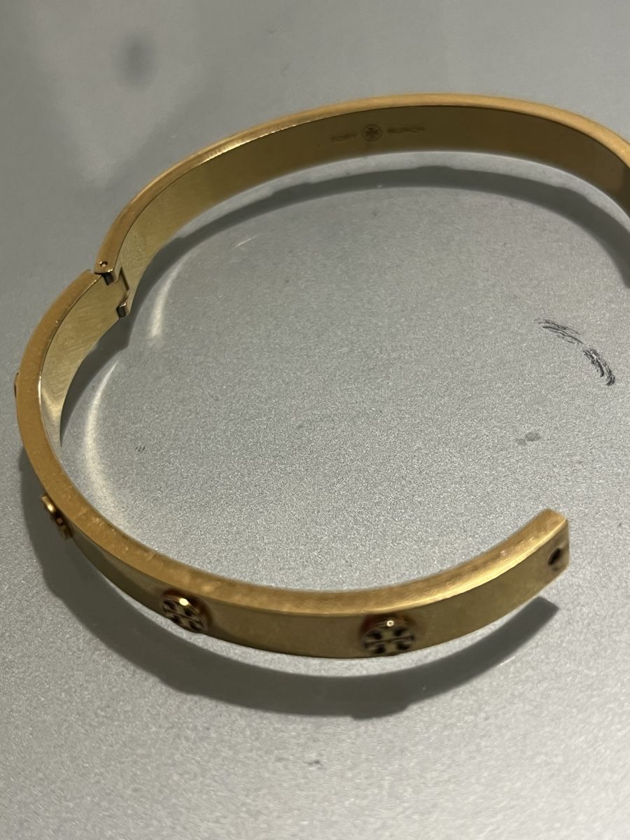 Placchette & Badge: Tory Burch Bangle Gold Tone Good Condition – Usato da Grosshöchstetten venduto da mak_c97m