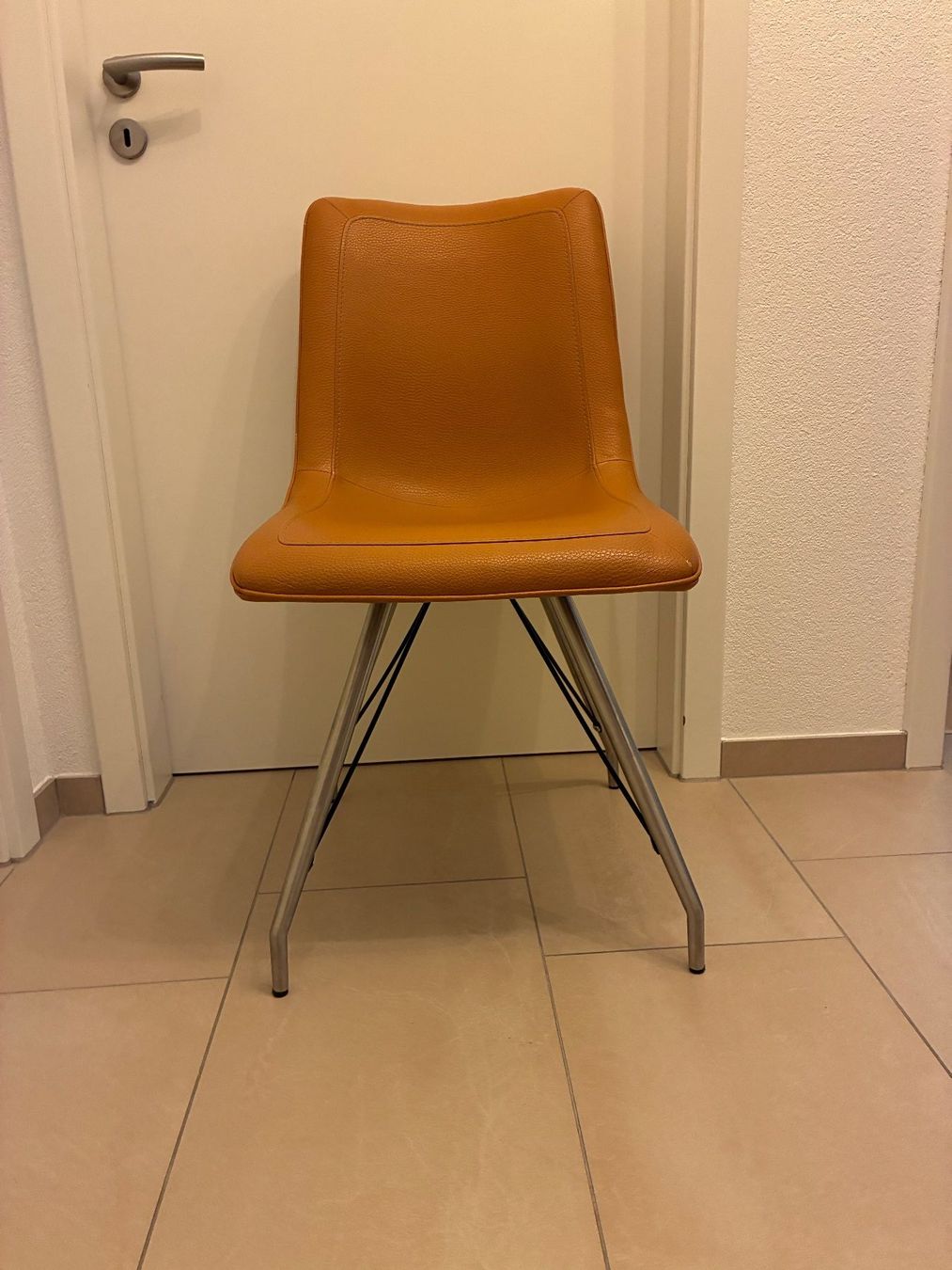 Chaises: Stuhl senfgelb, Kunstleder – D'occasion à Frick par sandra037