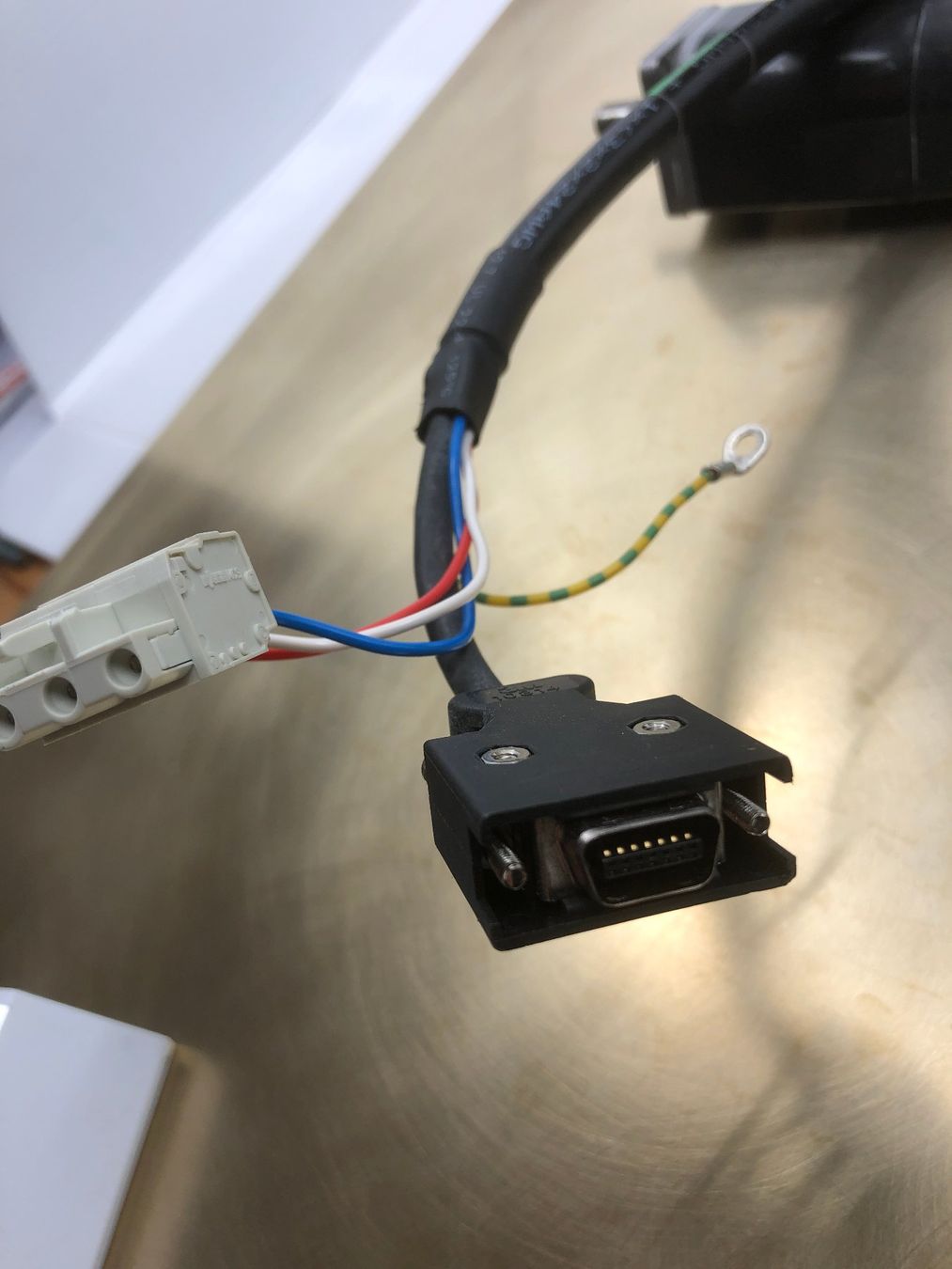 Omron Componenti elettronici: Omron R7M-A10030-S1-D Servomotor  #1 – Usato da Laufenburg venduto da Sirluger 5