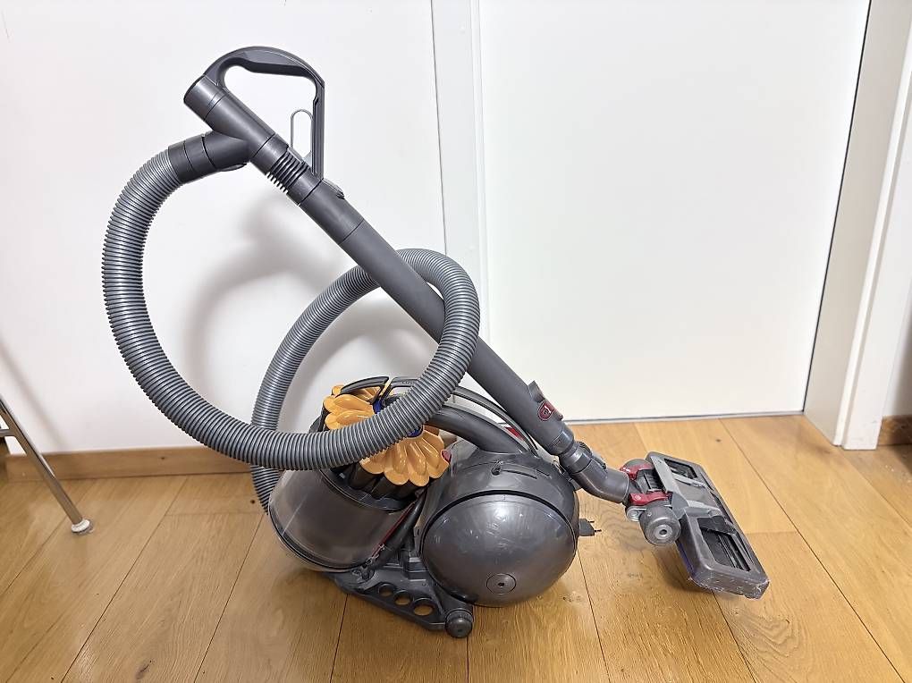 Aspirapolveri & Accessori: Dyson Staubsauger DC33C – Usato da Bern venduto da Kmm 1