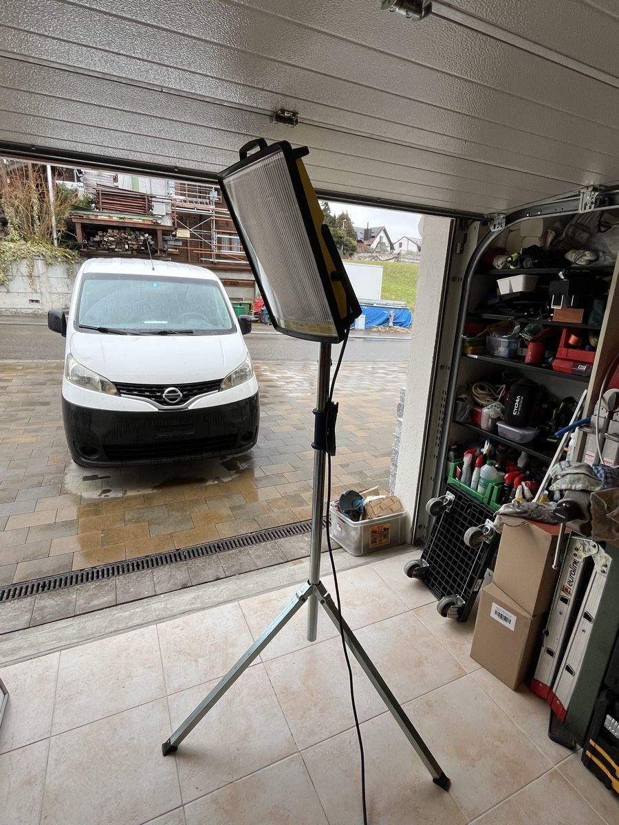 Lampade: Scheinwerfer mit Stativ und Steckdosen – Nuovo (secondo la descrizione) da Neerach venduto da fuz_8d7l 6