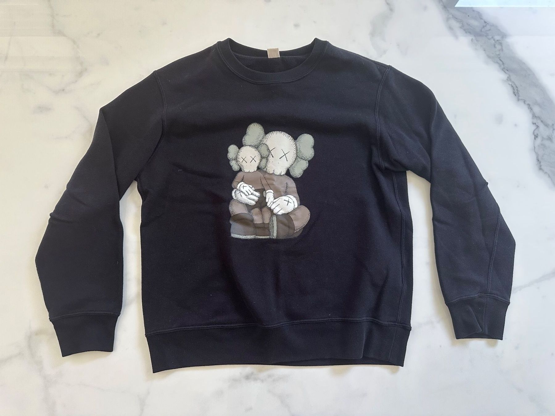 Pulls et sweat-shirts: Uniqlo Kaws Pullover Kinder Gr. 11-12 – D'occasion à Lausen par Swissart123