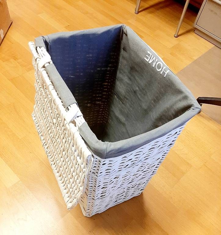 Cesti per biancheria: Panier à linge blanc tressé – Usato da lausanne venduto da bluestone02 2