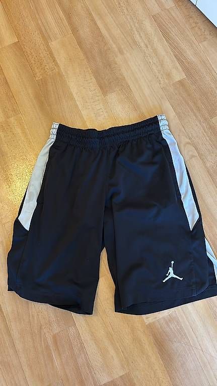 Pantalons: Pantaloncini Jordan  – D'occasion à Riva San Vitale par ame_rtg5