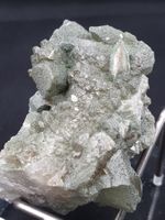 Titanit 11 mm auf chloritisiertem Fadenquarz
